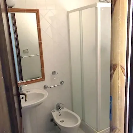 2 Bedrooms With Shared Pool And Wifi At * Cefalù