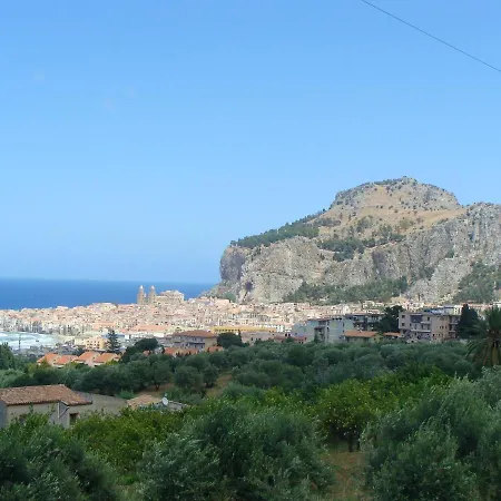 2 Bedrooms With Shared Pool And Wifi At Lejlighed Cefalù