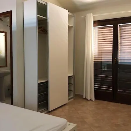 2 Bedrooms With Shared Pool And Wifi At Apartment Cefalu