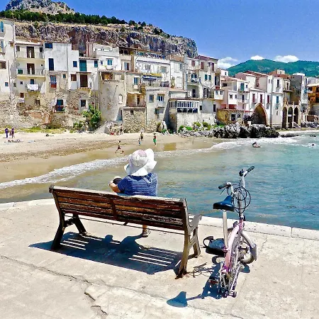2 Bedrooms With Shared Pool And Wifi At Cefalu
